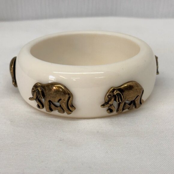 Porcelaine Cuff Bracelet with 5 Brass Elephant Details - Picture 4 of 9